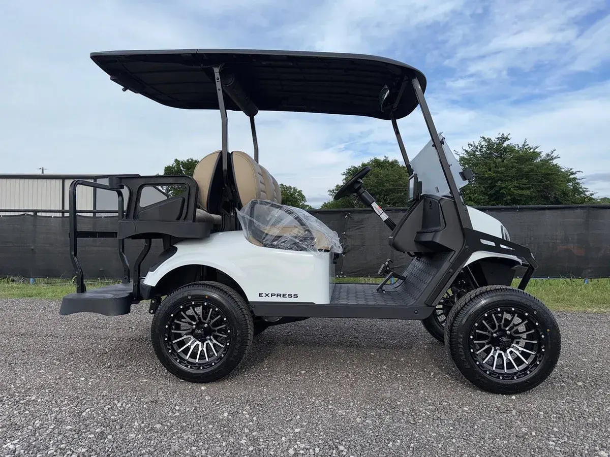 2026 E-Z-GO Express SUMMIT XT photo 1