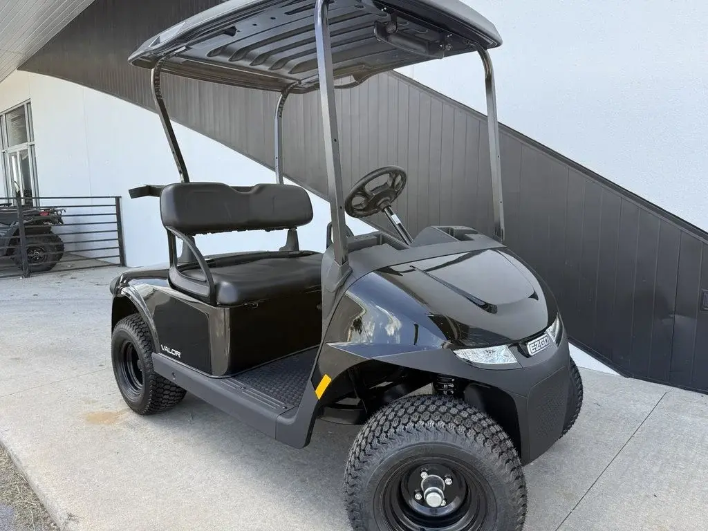 2025 E-Z-GO Valor photo 1