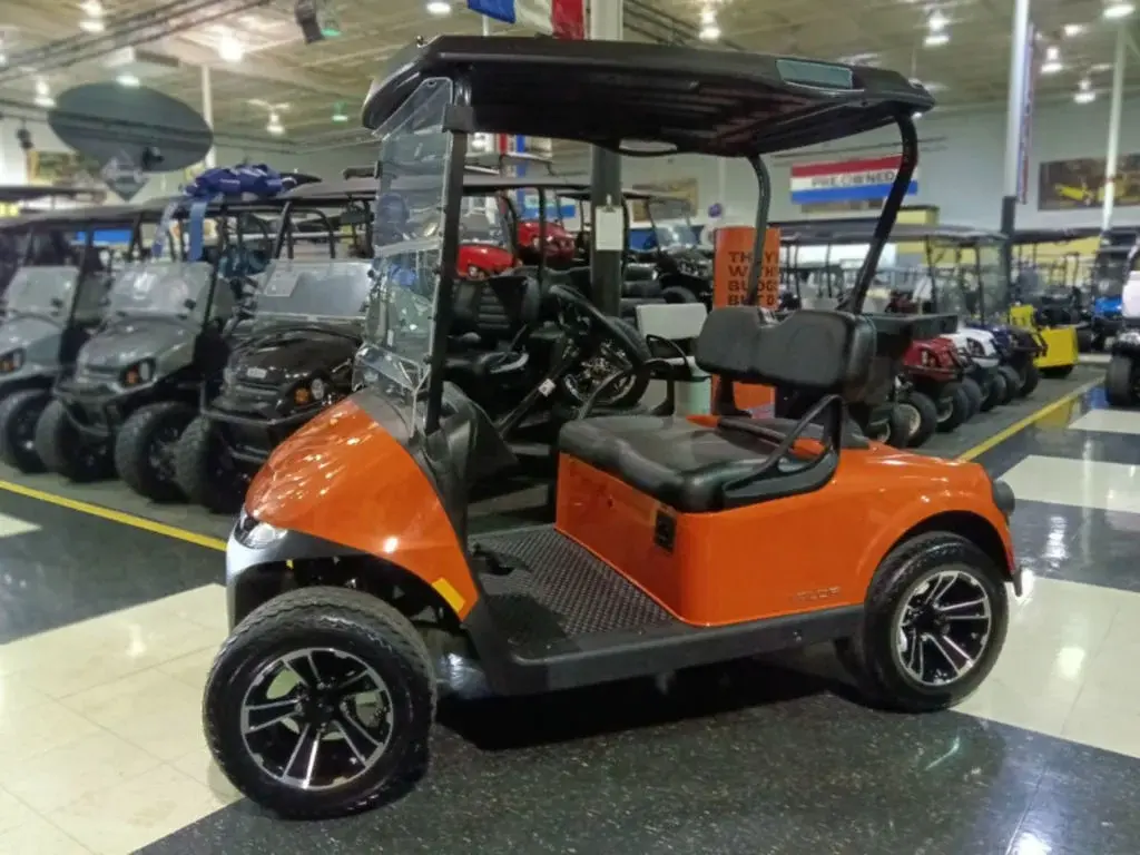 2025 E-Z-GO Valor photo 1