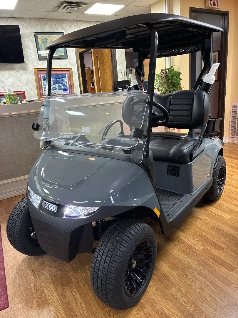 2025 E-Z-GO RXV photo 1